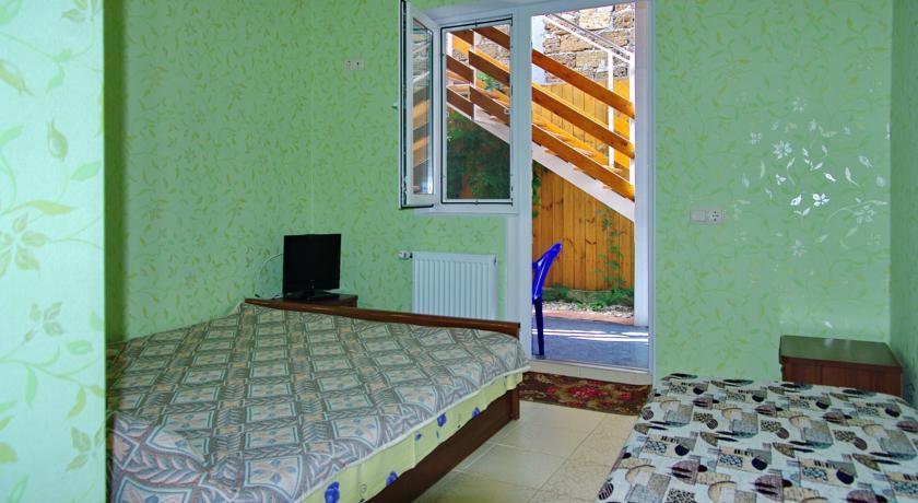 Гостиница Guest House on Chkalova 79 Феодосия