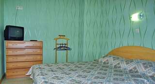 Гостиница Guest House on Chkalova 79 Феодосия Двухместный номер с 1 кроватью и общей ванной комнатой-3
